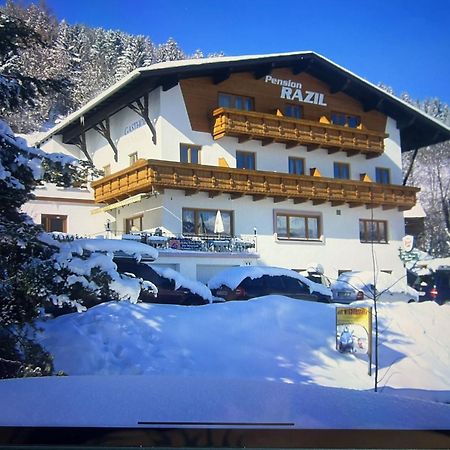 Pension Razil Ladis Buitenkant foto