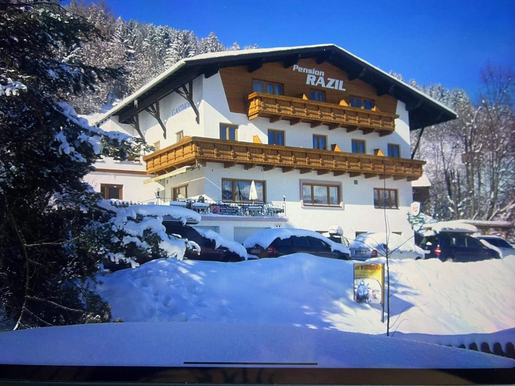 Pension Razil Ladis Buitenkant foto