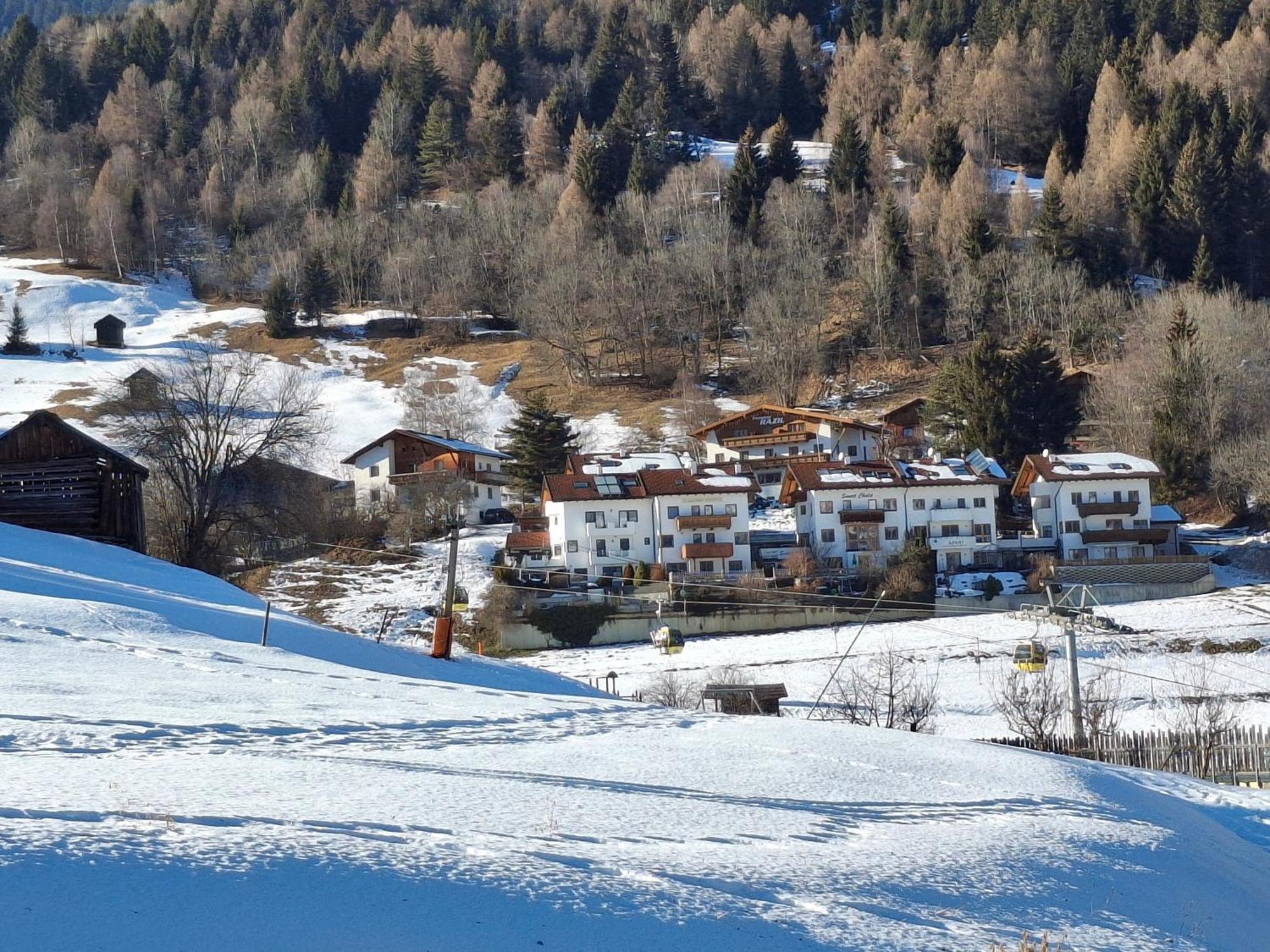 Pension Razil Ladis Buitenkant foto