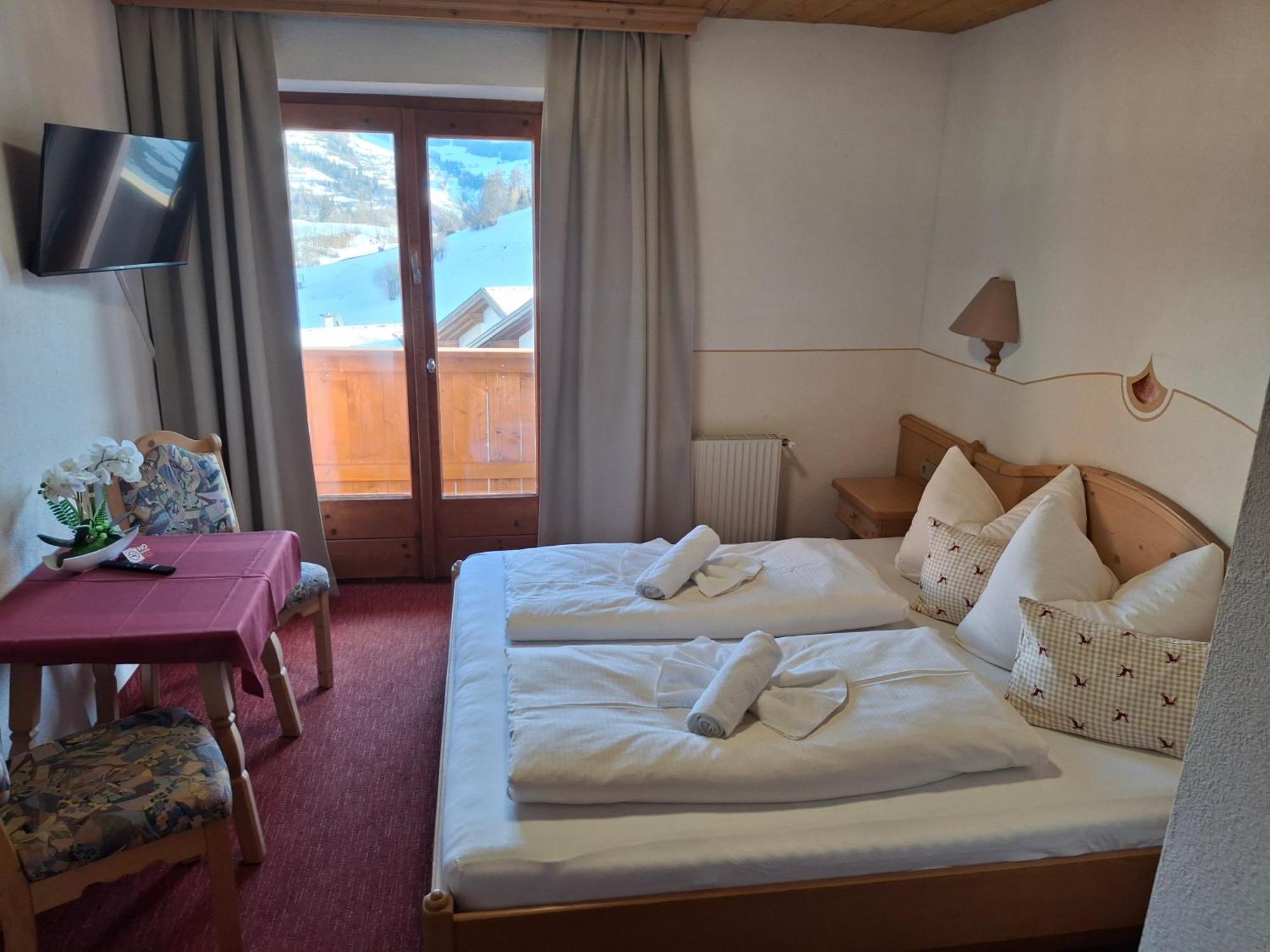 Pension Razil Ladis Buitenkant foto