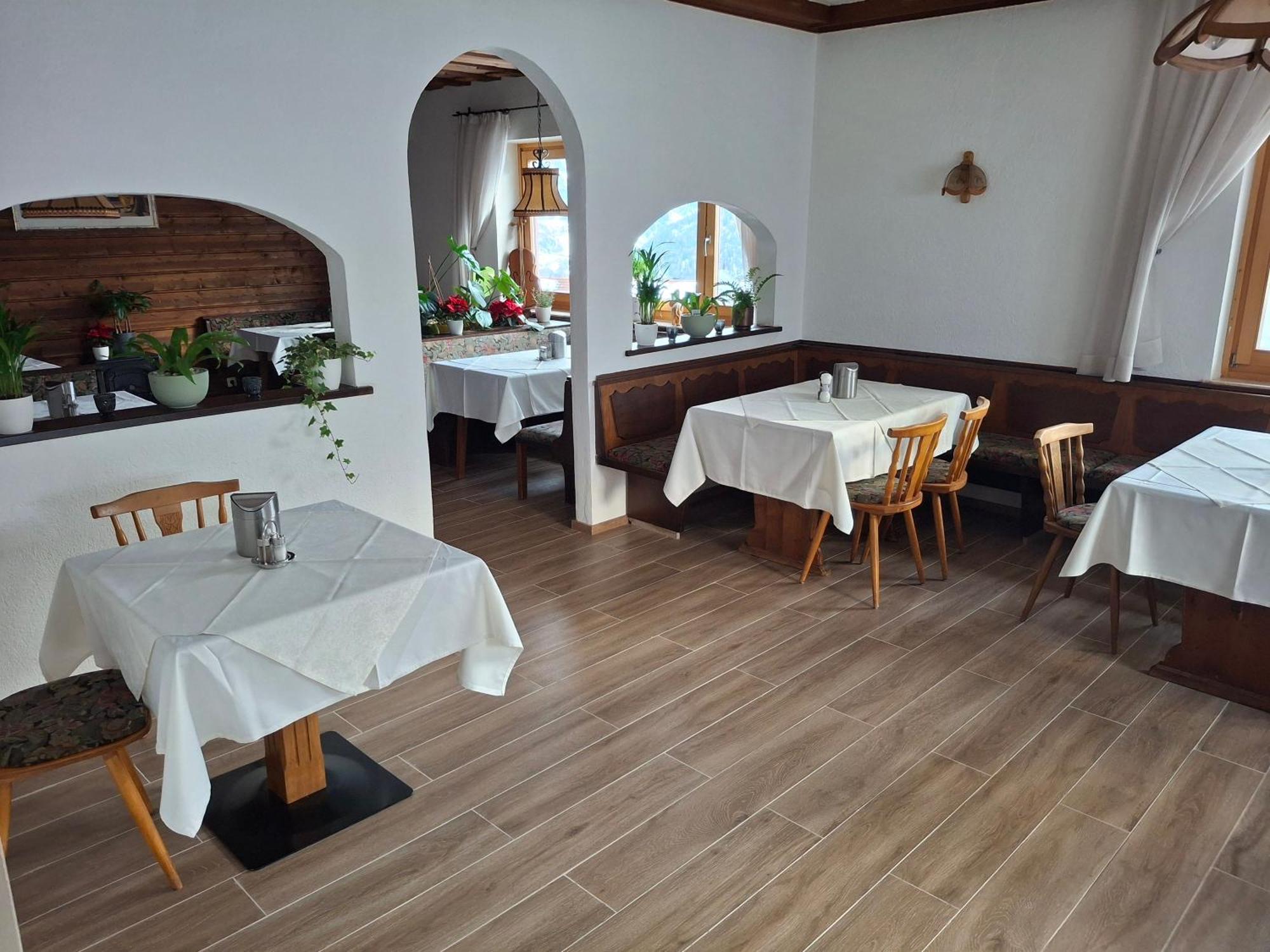 Pension Razil Ladis Buitenkant foto