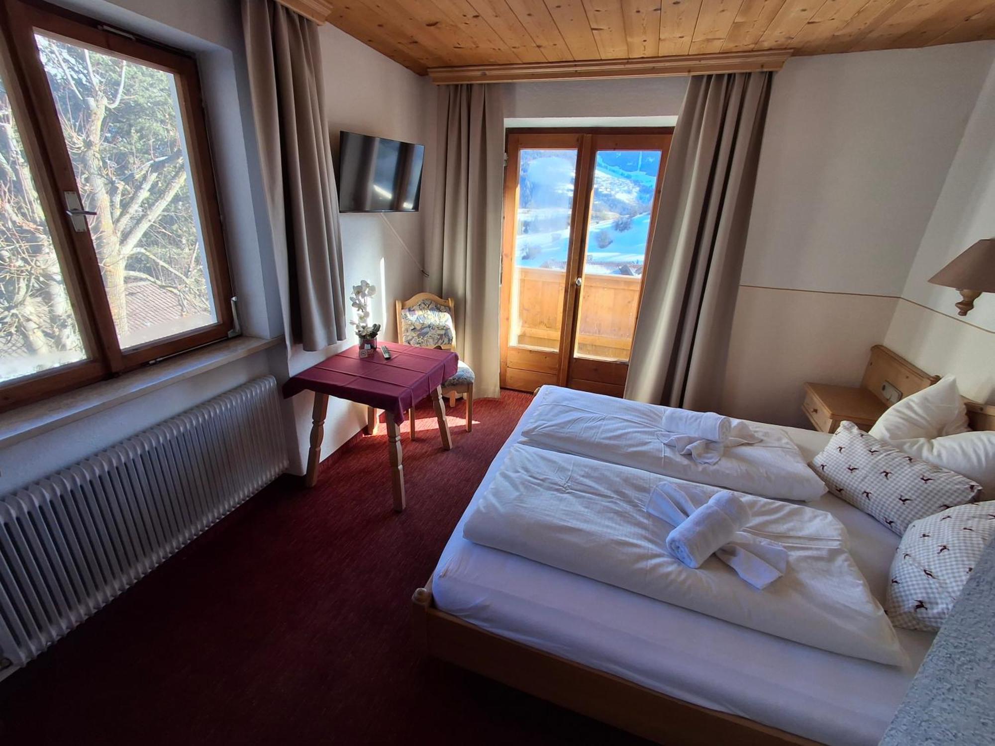 Pension Razil Ladis Buitenkant foto