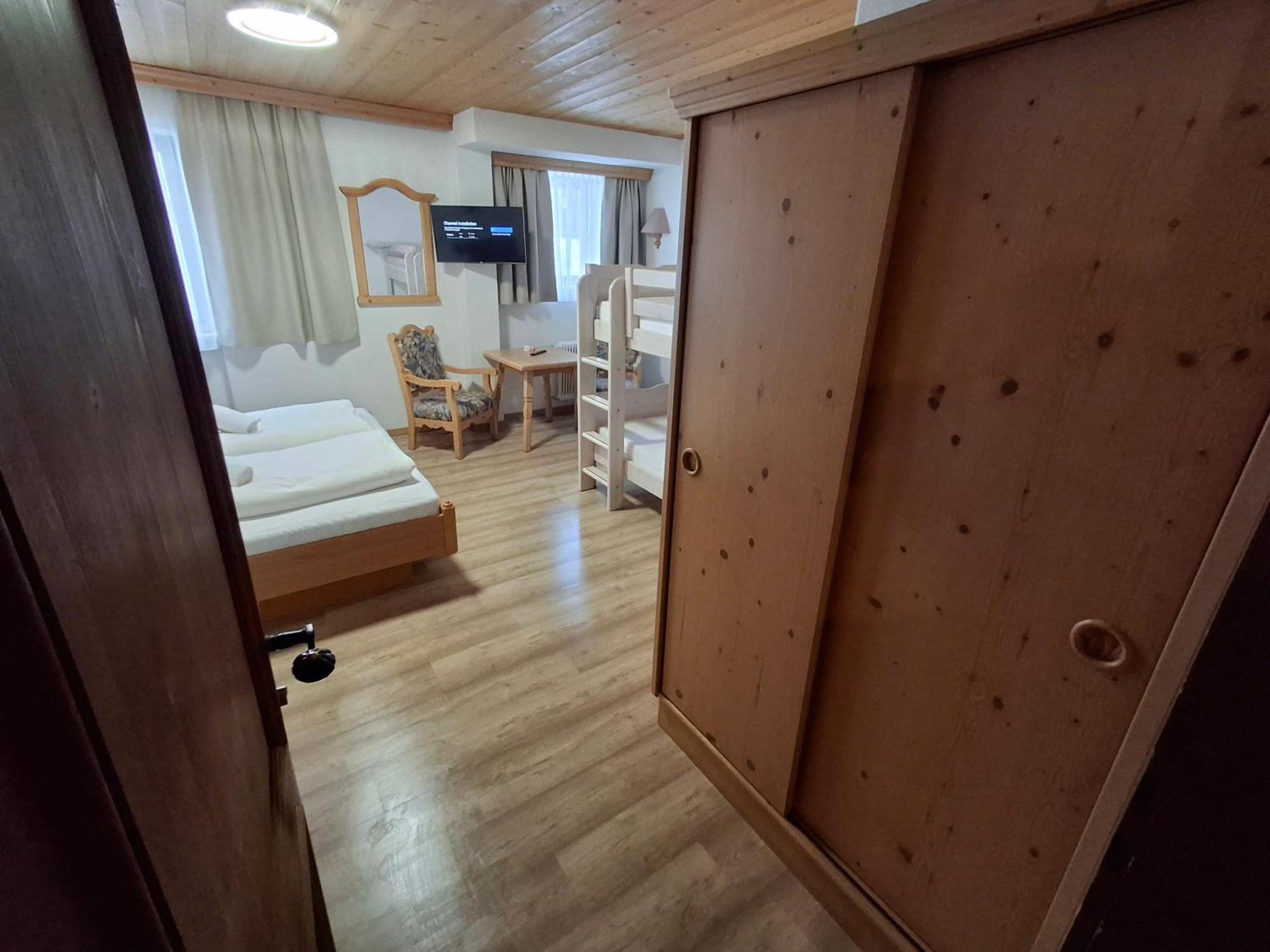 Pension Razil Ladis Buitenkant foto