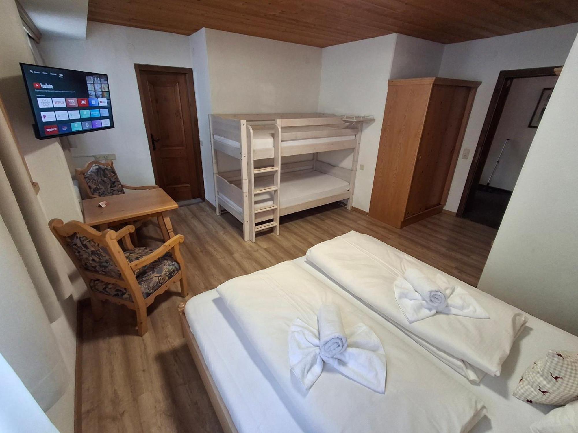 Pension Razil Ladis Buitenkant foto